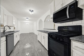 Building Photo - 506 Edgebrook Dr