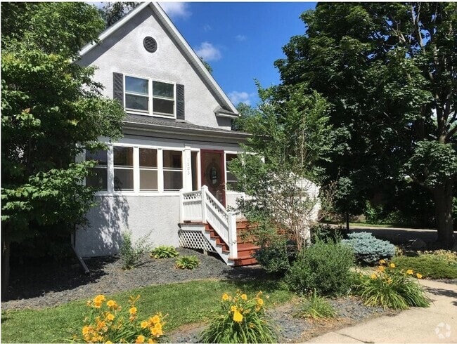 Front View - 1003 21st Ave SE
