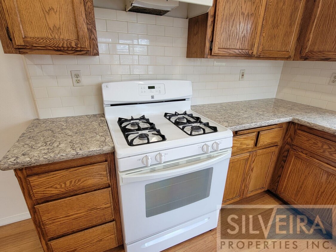 Foto principal - Unique 2 Bedroom Unit Available Now!