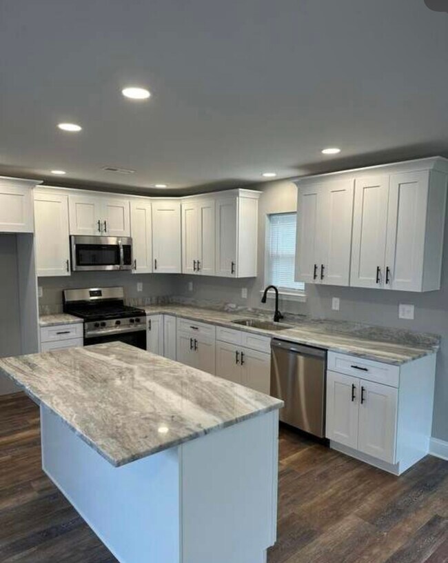 Foto del edificio - 300 Saunders Ave