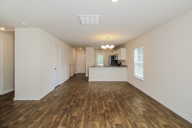 Building Photo - 1907 Bay St