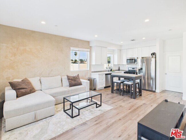 Foto del edificio - 14525 Killion St