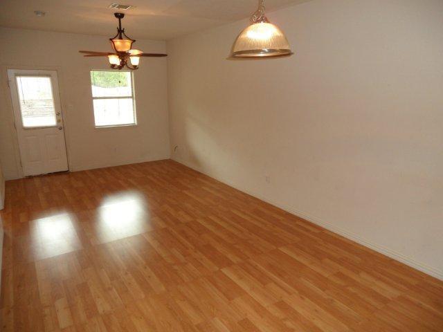 Foto del edificio - 3124-3126 Cherry Ln