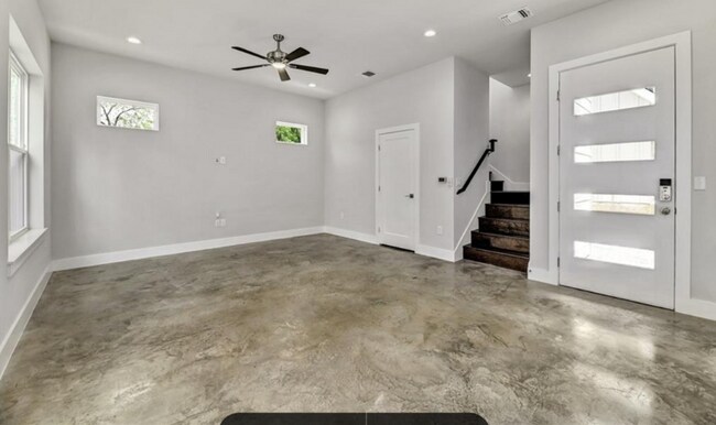 Building Photo - 5510 Woodrow Ave