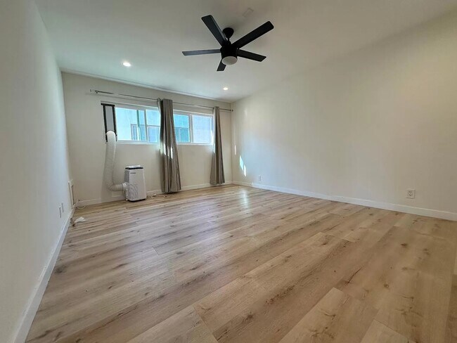 Foto del edificio - 1032 S Bedford St