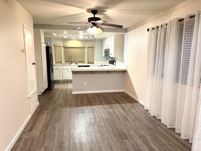 Foto del edificio - 28133 Vía Domador