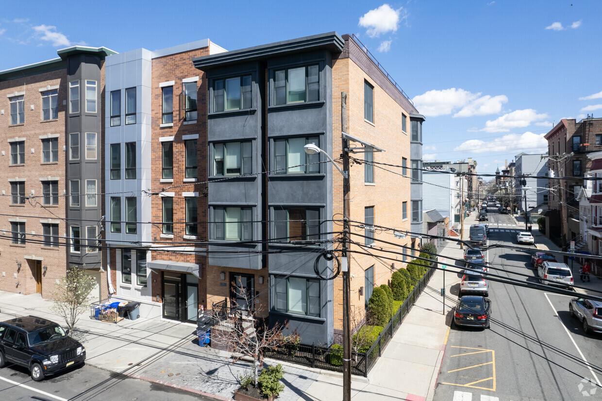 Primary Photo - 501 Monroe St