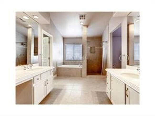 Building Photo - Beautiful Home in a Gated Community