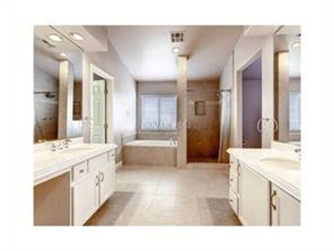 Foto del edificio - Beautiful Home in a Gated Community