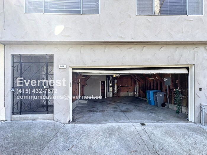 Foto principal - Spacious 2-Bed, 2-Bath Single-Family Home ...