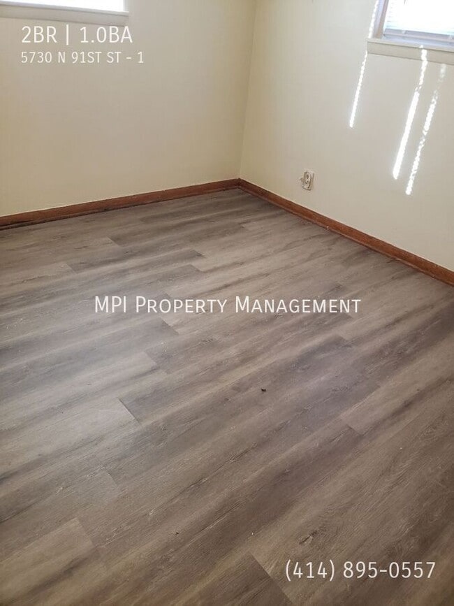 Foto del edificio - 5730 N 91st St