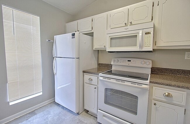 Building Photo - 910 Brett Dr