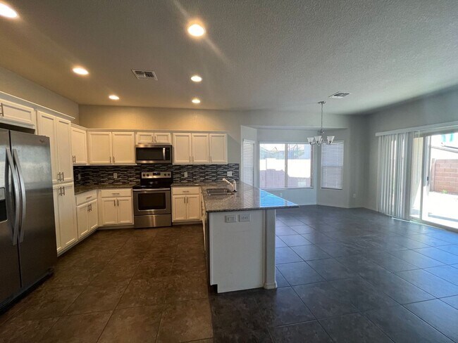 Building Photo - Super cute and clean home in Holiday