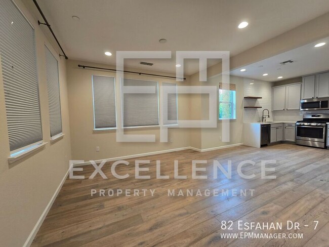 Building Photo - 3/3.5 Townhouse - One Bedroom is Full Stud...