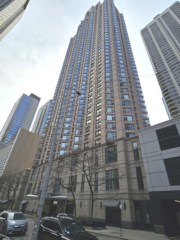 Primary Photo - 401 E Ontario St