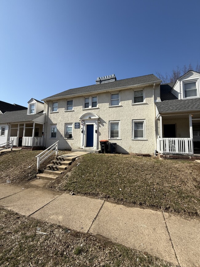 Building Photo - 1104 Pine St