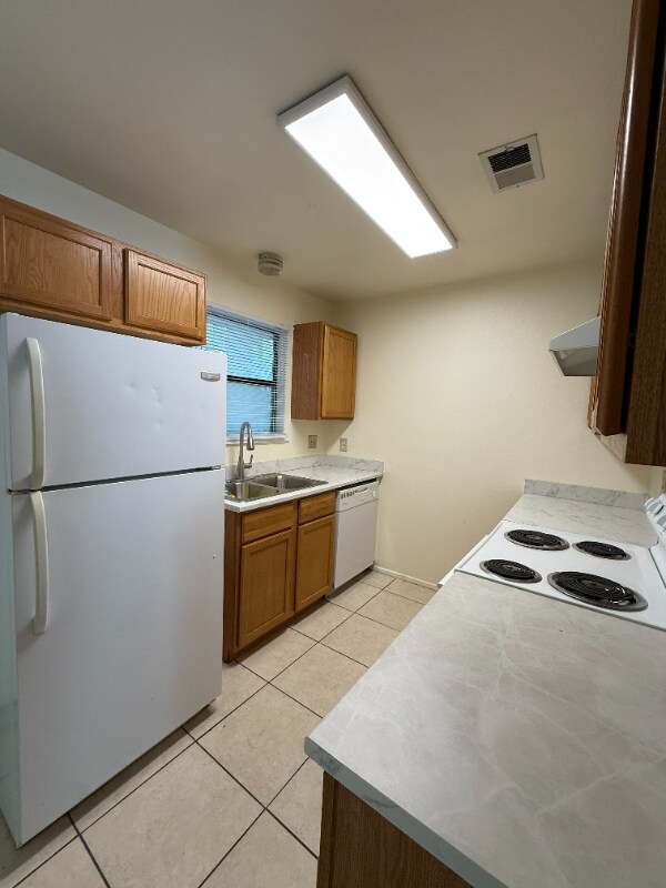 Foto del edificio - 225 Bluebird Ln