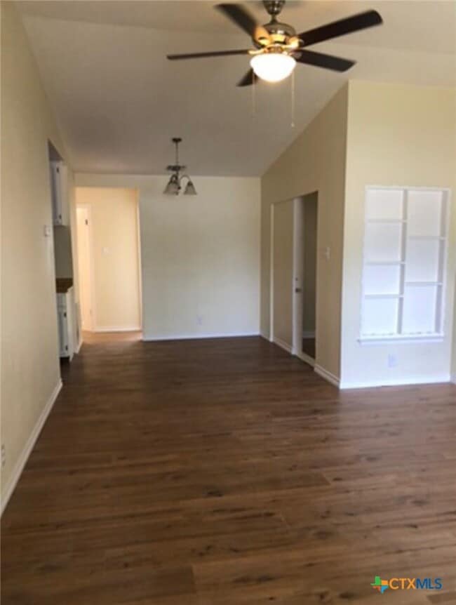 Foto del edificio - 4102 Dakota Sun