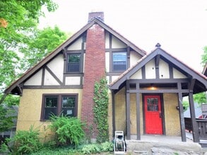 Building Photo - 110 S Quarry St