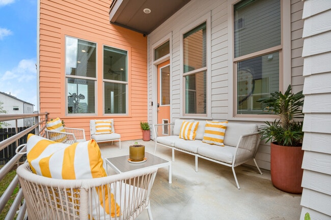 Building Photo - 6013 Florencia Ln