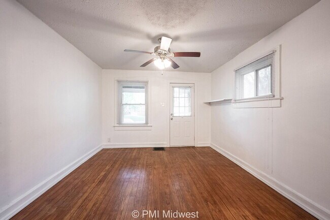 Foto del edificio - 1450 N Gladstone Ave
