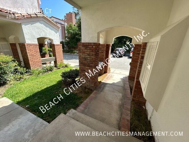 Building Photo - Beautiful 4 bedroom, 2.5 bath with Central...