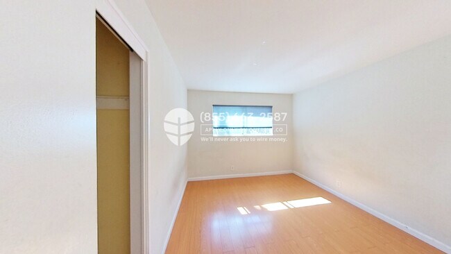 Foto del edificio - 913 Lorne Way