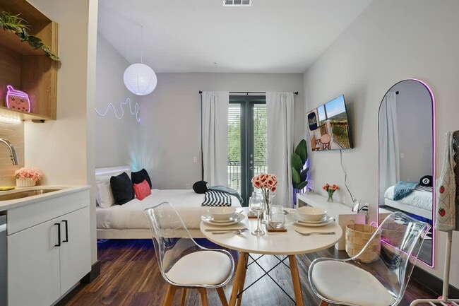 Building Photo - 9127 Research Blvd