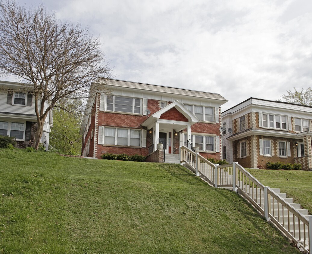 5900 W Wells St, Wauwatosa, WI 53213 Apartments in Wauwatosa, WI