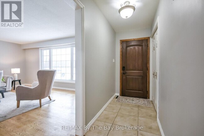 Building Photo - 111 Balm Beach Rd E