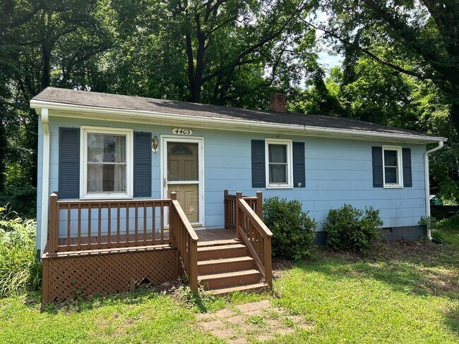 Foto del edificio - Northern Greensboro, off of North Elm St/n...