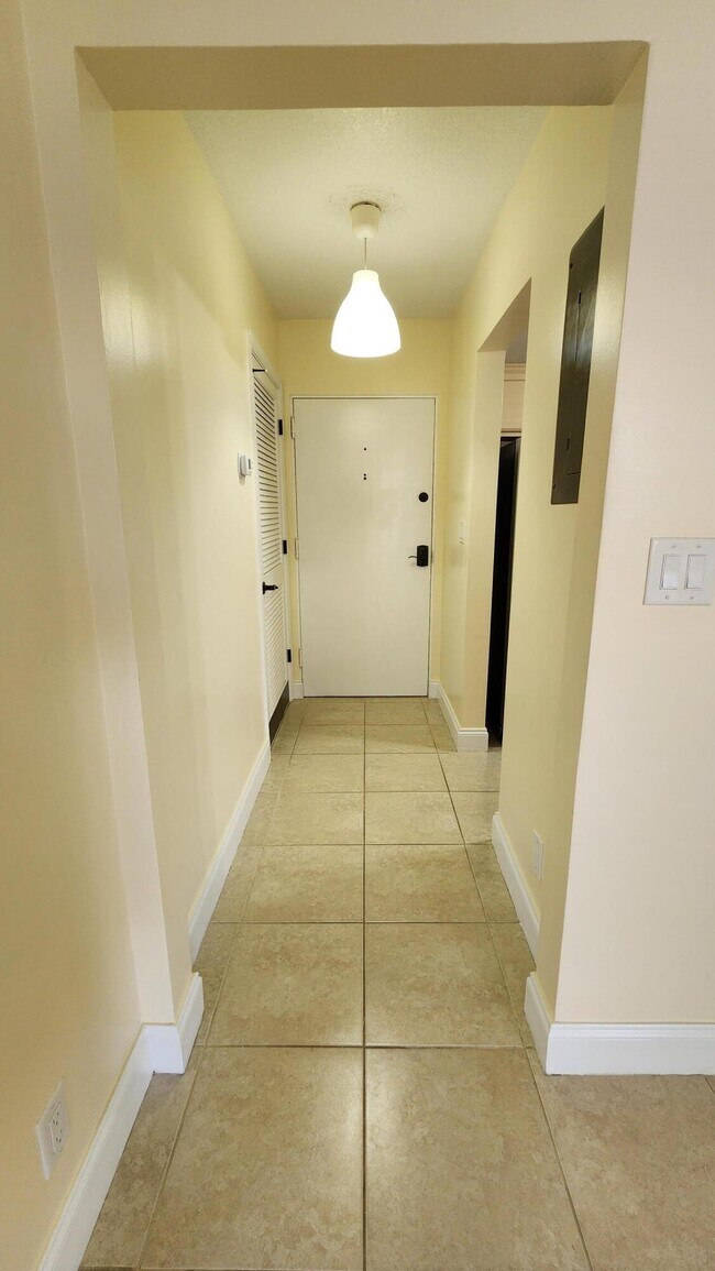 Foto del edificio - 105 S Riverside Dr