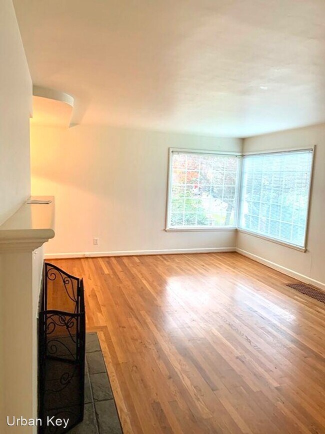 Building Photo - 2 br, 1 bath House - 4507 40th Ave SW