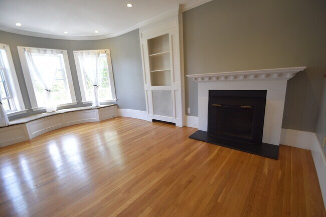 Foto del edificio - 1402 Beacon St
