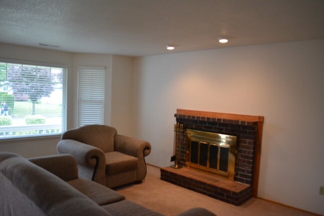 Photo - 412 NE 175th Ave House