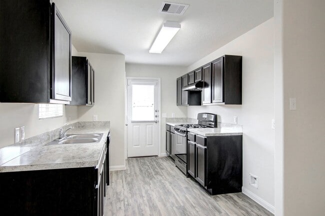 Foto del edificio - 6007 Sunrise Light Ln