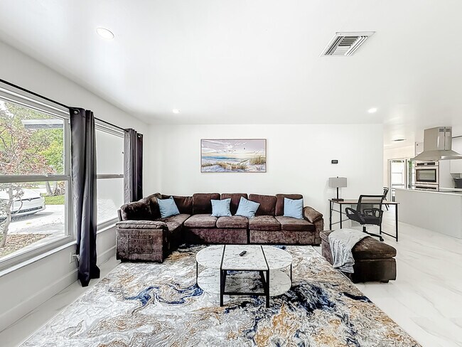 Building Photo - 635 Kingbird Cir