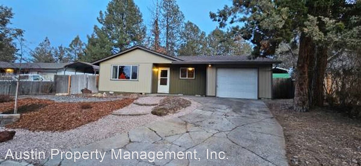 Foto principal - 3 br, 1 bath House - 724 SE Douglas Street