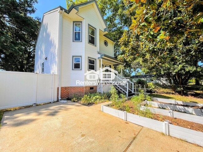Building Photo - 5011 Jeanne St