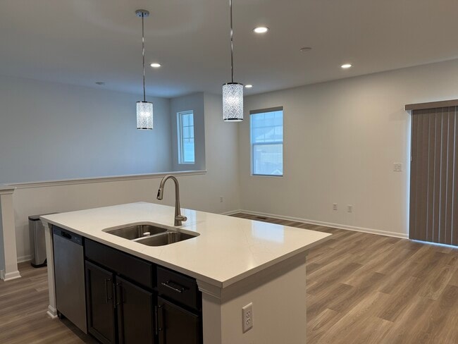 Building Photo - 287 Kingsport Dr