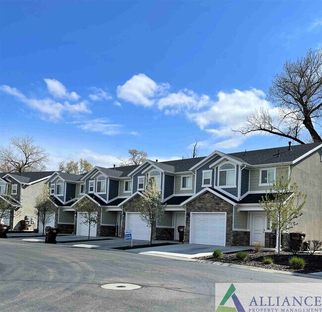 Foto del edificio - 3 Bed 2.5 Bath Townhome for Rent in West Haven | Modern Living + HOA Amenities