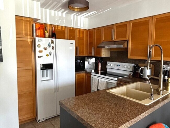 Foto del edificio - 353 S Whispering Hills Dr