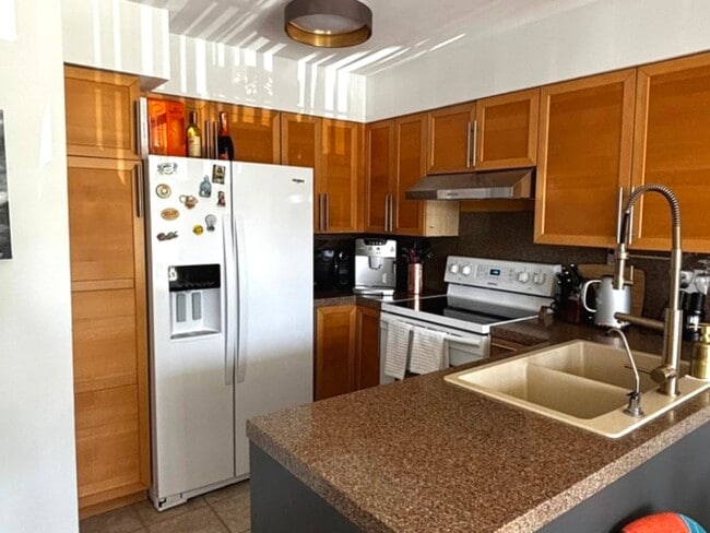 Building Photo - 353 S Whispering Hills Dr