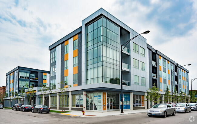 Building Photo - Luxe Logan Square