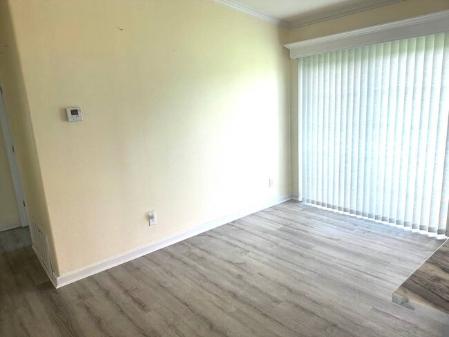 Building Photo - 40940 Roselle Lp