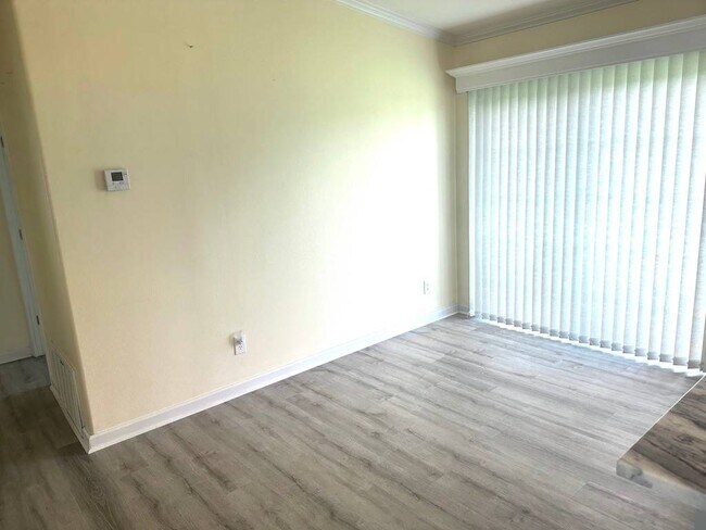 Foto del edificio - 40940 Roselle Lp