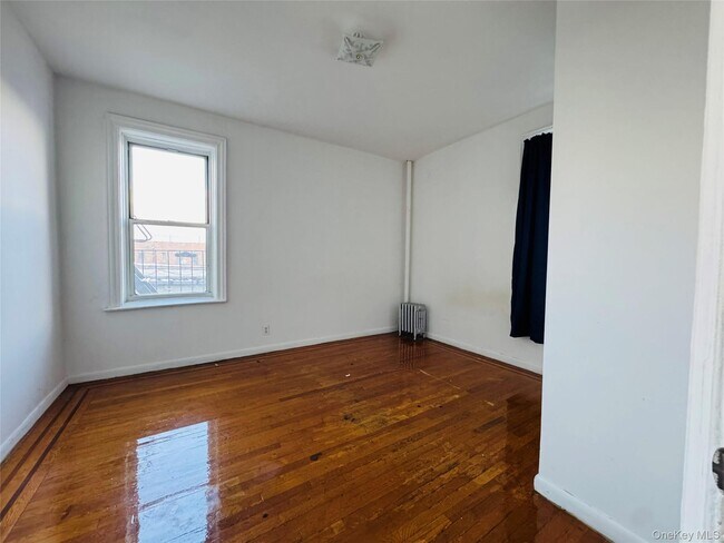 Foto del edificio - 37-80-80 64th St