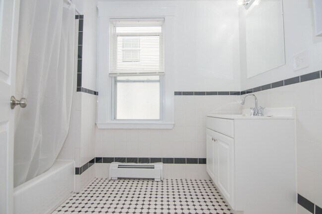 Foto del edificio - Beautiful and Spacious 4 bed2 bath