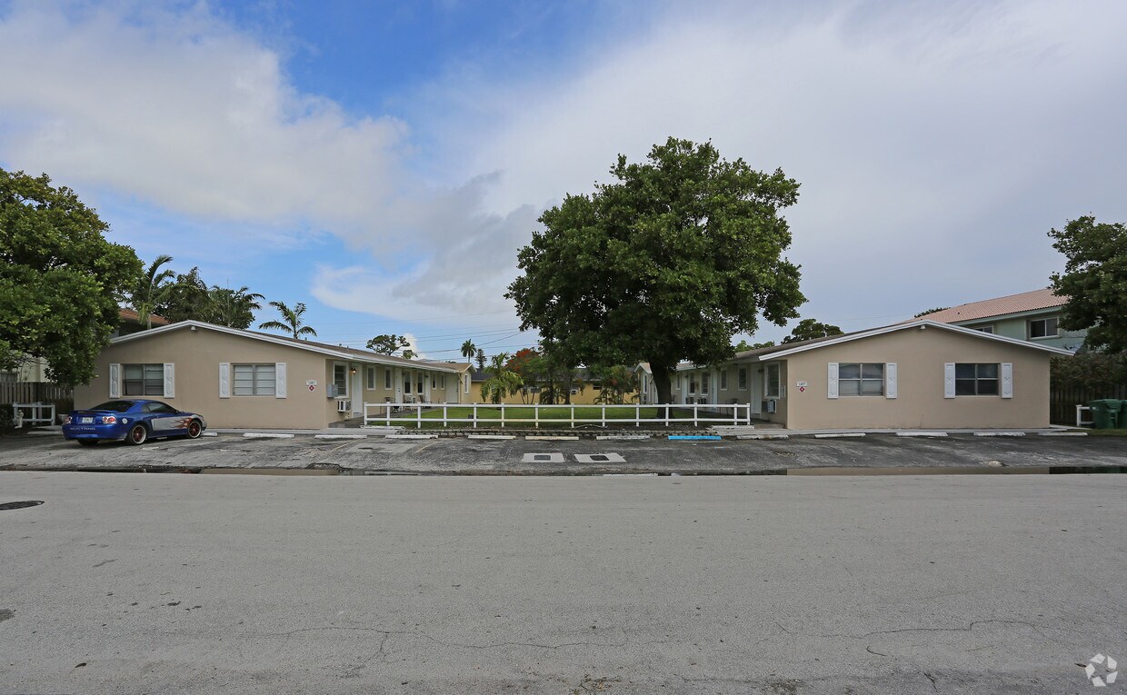 Primary Photo - 1401-1407 Holly Heights Dr