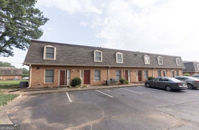 Foto del edificio - 3925 Mountain View Rd